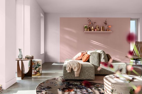 全球色彩趨勢專家得利塗料，前不久已經率先發布2024流行色：瑰蜜粉Sweet Embrace，以輕柔淡雅的粉色，席捲2024的空間風格設計。
